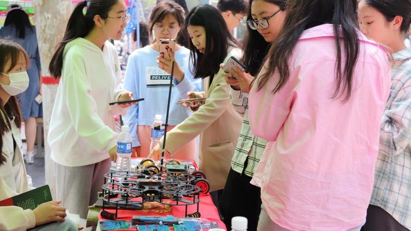 选择合适的DevOps工具对于新手来说至关重要。以下是一些选择标准：